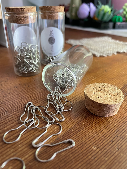 Metal light bulb stitch Markers