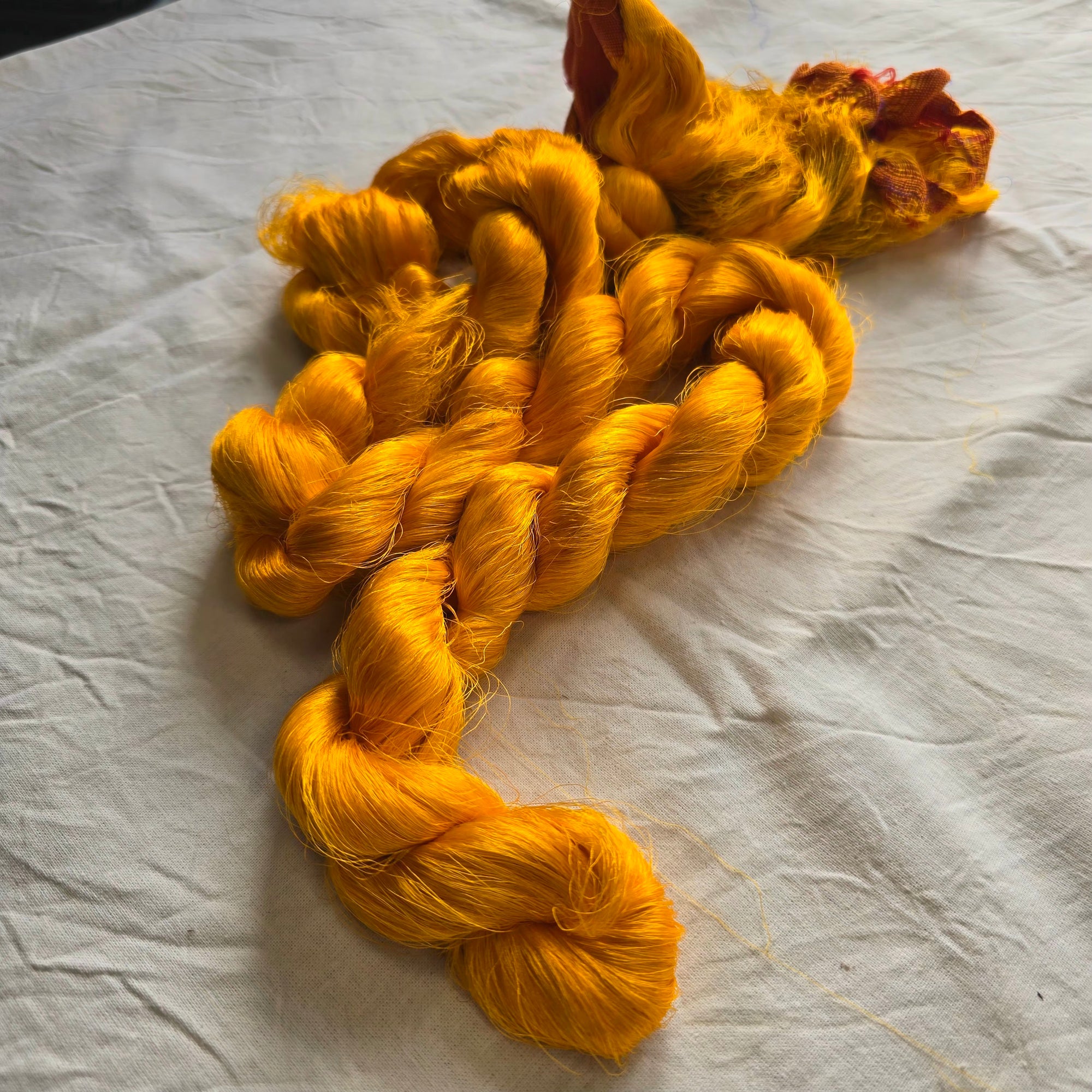 Silk thrums