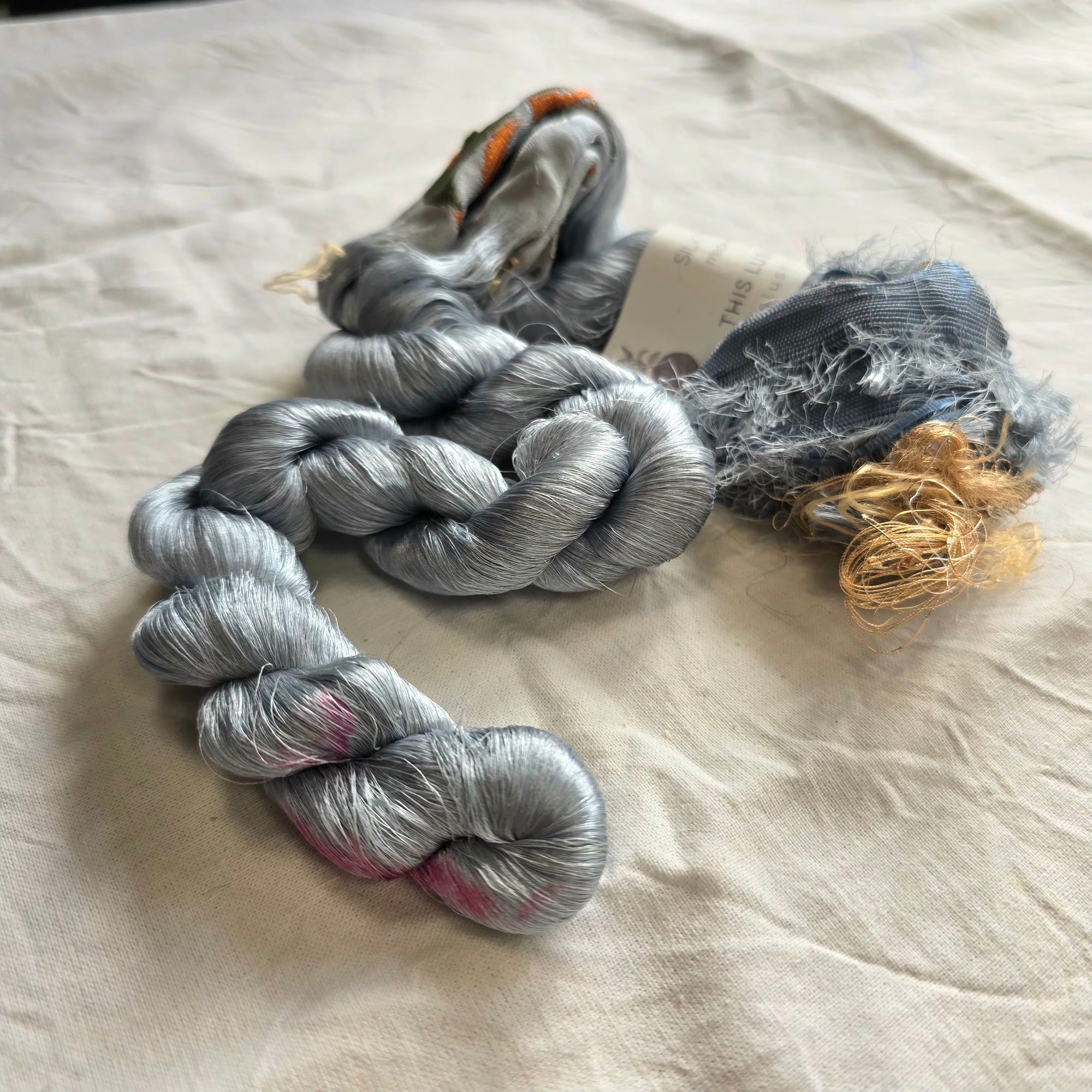 Silk thrums