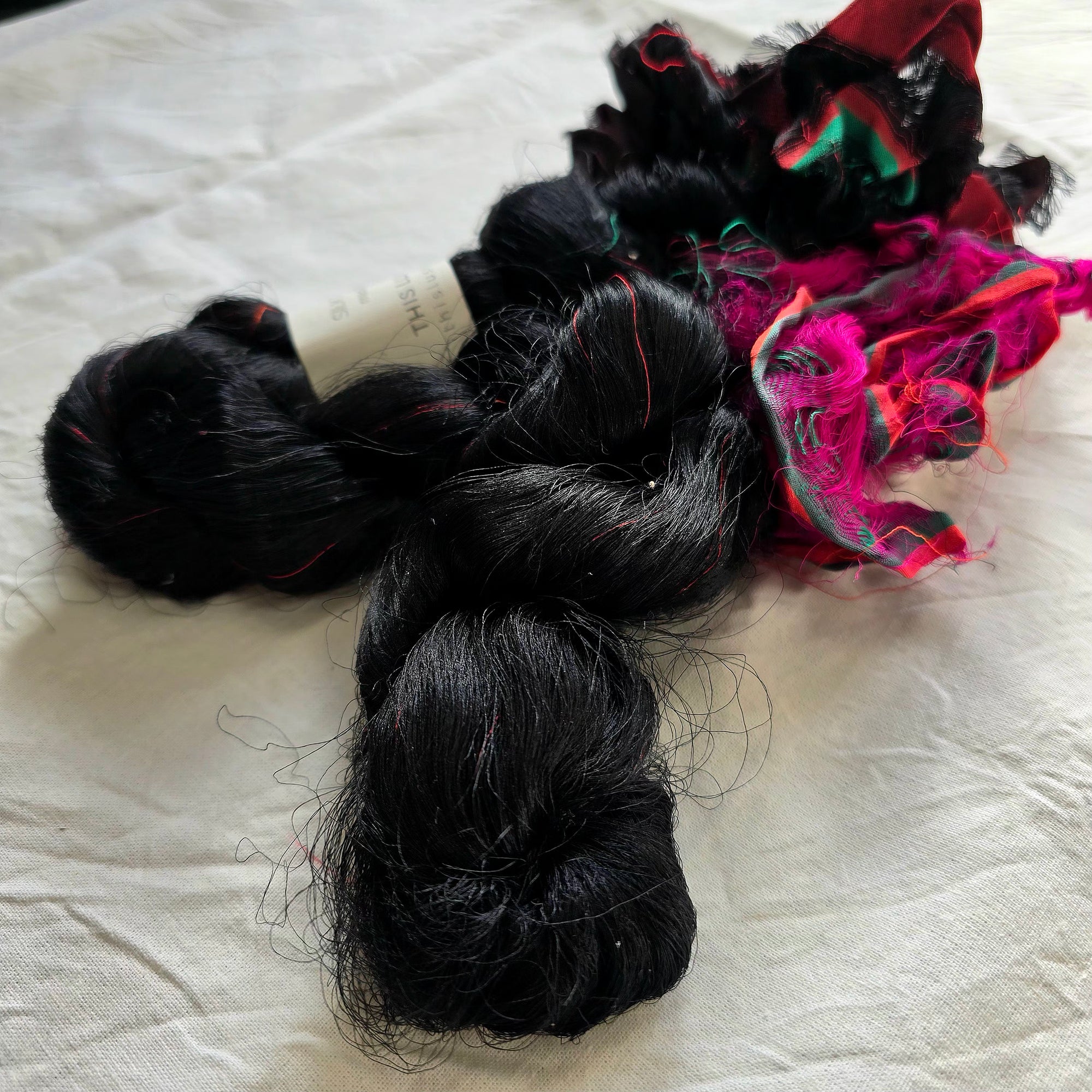 Silk thrums