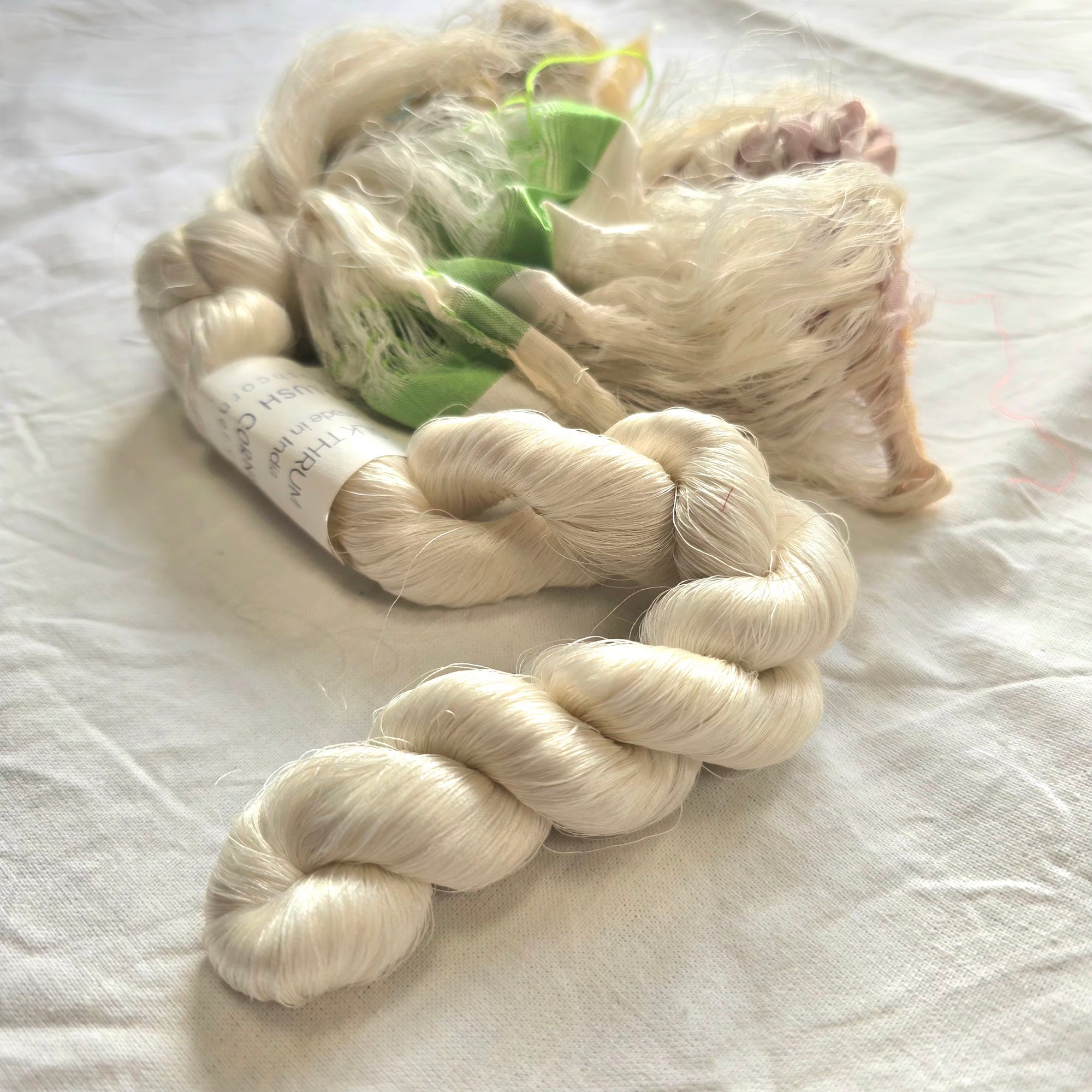 Silk thrums